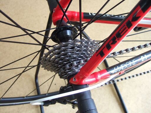 TREK MADONE 2.1 H2 105（トレック マドン 2.1 H2 105）