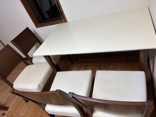 ダイニングテーブル