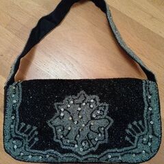 新品未使用　香港製　ビーズ装飾ハンドバッグ　ブラックの画像