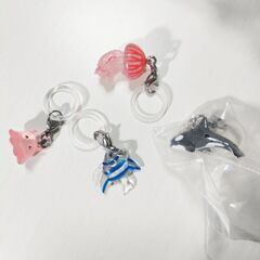 ガチャポン　8つセット　ぬいぐるみ　キーホルダーの画像