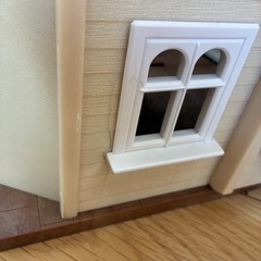 赤い屋根の大きなお家  屋根裏はひみつのお部屋の画像