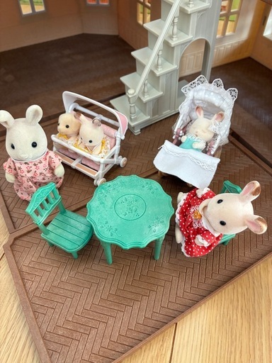 赤い屋根の大きなお家  屋根裏はひみつのお部屋