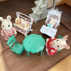 赤い屋根の大きなお家  屋根裏はひみつのお部屋の画像