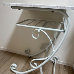 棚やテーブルなどの画像