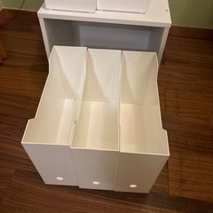 ホワイト　収納用品差し上げますの画像
