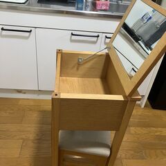 無印　ドレッサーと椅子の画像