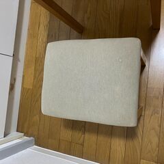 無印　ドレッサーと椅子の画像
