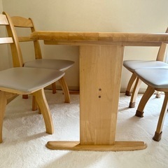 ニトリのダイニングテーブルセットの画像