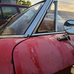 アルファーロメオスパイダーフロントガラス周りメツキモールの画像