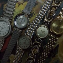 ゴージャスな女性用腕時計！５点セットのお譲りです、保管品にて御使用に際し、電池交換お願い致します。の画像