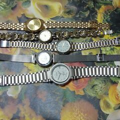 ゴージャスな女性用腕時計！５点セットのお譲りです、保管品にて御使用に際し、電池交換お願い致します。の画像