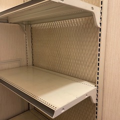 スチール製コンビニ棚の画像