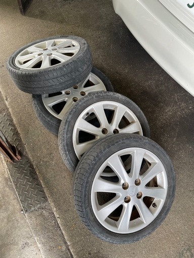 「取り引き中」
ダイハツ純正16インチアルミ