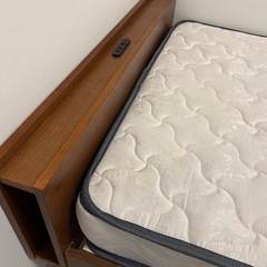 ベッドフレーム&マットレスの画像