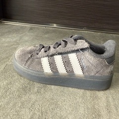adidas キッズ　15cmの画像