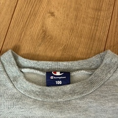 100円。裏起毛トレーナー100cmの画像