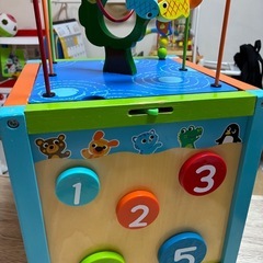 Imaginarium 木製アクティビティキューブの画像