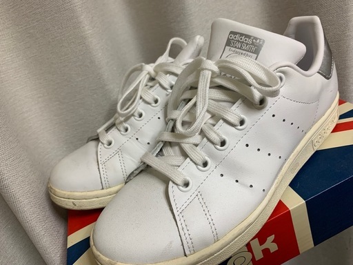 スタンスミス スニーカー