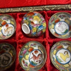 中国 景徳鎮 茶器 酒器 お猪口 干支 十二支 金彩 色絵 アンティーク 時代物 盃の画像