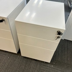 再入荷❗️残り3台 早い者勝ち❗️PLENO オフィスデスク 平机 ホワイト 美品 Ceha チェハ  PLENOデスクシリーズ  デスクワゴンセットの画像