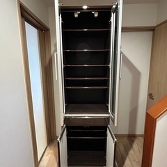 【美品】食器棚　カップボード　綺麗な状態です！　　 ※上部分と下部分は切り離してのお渡しです（詳細サイズは下記にてご確認ください）の画像