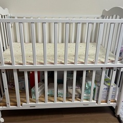 ベビーベッドの画像