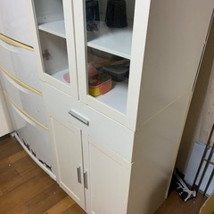食器棚の画像