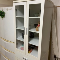 食器棚の画像