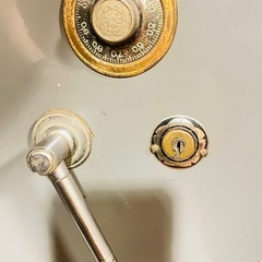 スチール洋服タンス金庫錠付きの画像