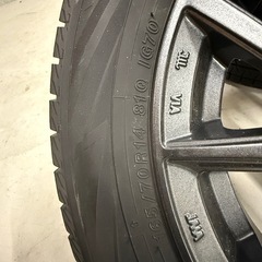 スタッドレスタイヤの画像