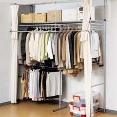 突っ張り洋服ラック、クローゼットの画像