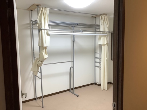 突っ張り洋服ラック、クローゼット