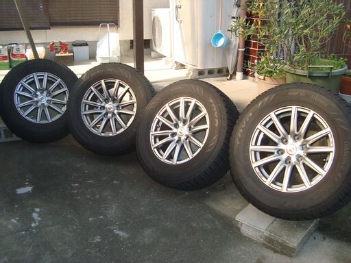 スタッドレスタイヤ　17インチ