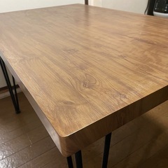 ヴィンテージ風ダイニングテーブルの画像