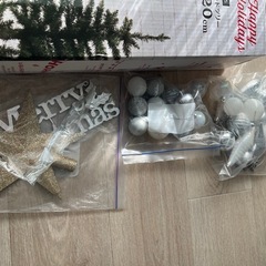 LEDライト付きクリスマスツリー120cm　飾り付きの画像