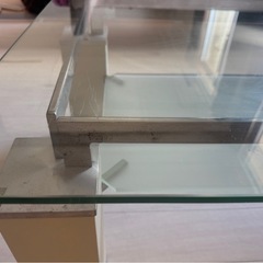 ガラステーブルの画像