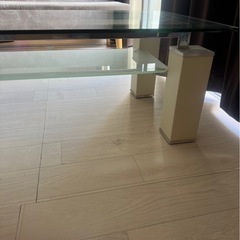 ガラステーブルの画像