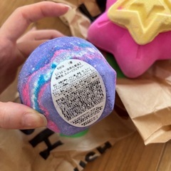 LUSHクリスマス限定2025 スノーフェアリーライツスイーツフェアリーバスボム定価2980円分の画像