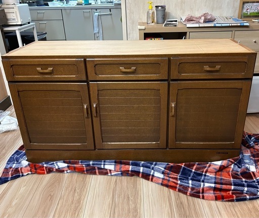 丸三家具 
食器棚