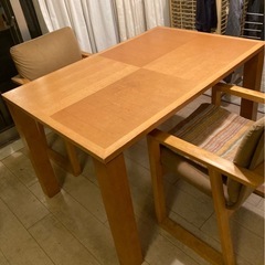 ダイニングテーブルの画像