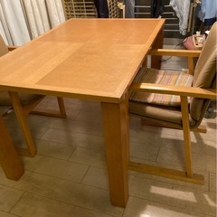 ダイニングテーブルの画像