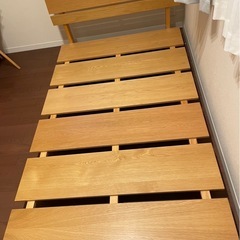 木製セミダブルベッドの画像