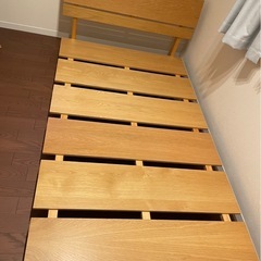 木製セミダブルベッドの画像
