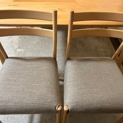 ダイニングテーブルの画像