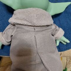 特大ベビーヨーダぬいぐるみ！の画像