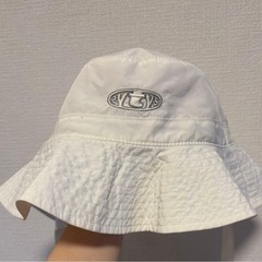 Eytys 白バケットハット（サテンリボン付）コンテナストアの画像