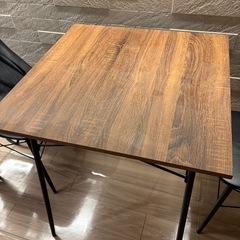 ダイニングテーブルの画像
