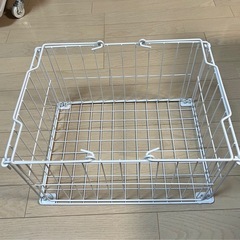 カゴ　白　持ち手付きの画像