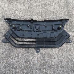 （新車外し）N-BOX純正のフロントグリルの画像