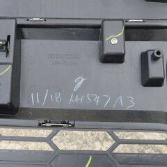 （新車外し）N-BOX純正のフロントグリルの画像